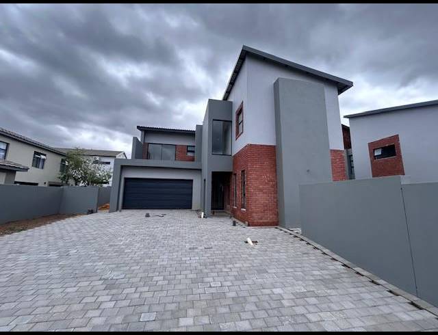3 BEDROOM HOUSE FOR SALE IN SIX FOUNTAINS RESIDENTIAL ESTATE